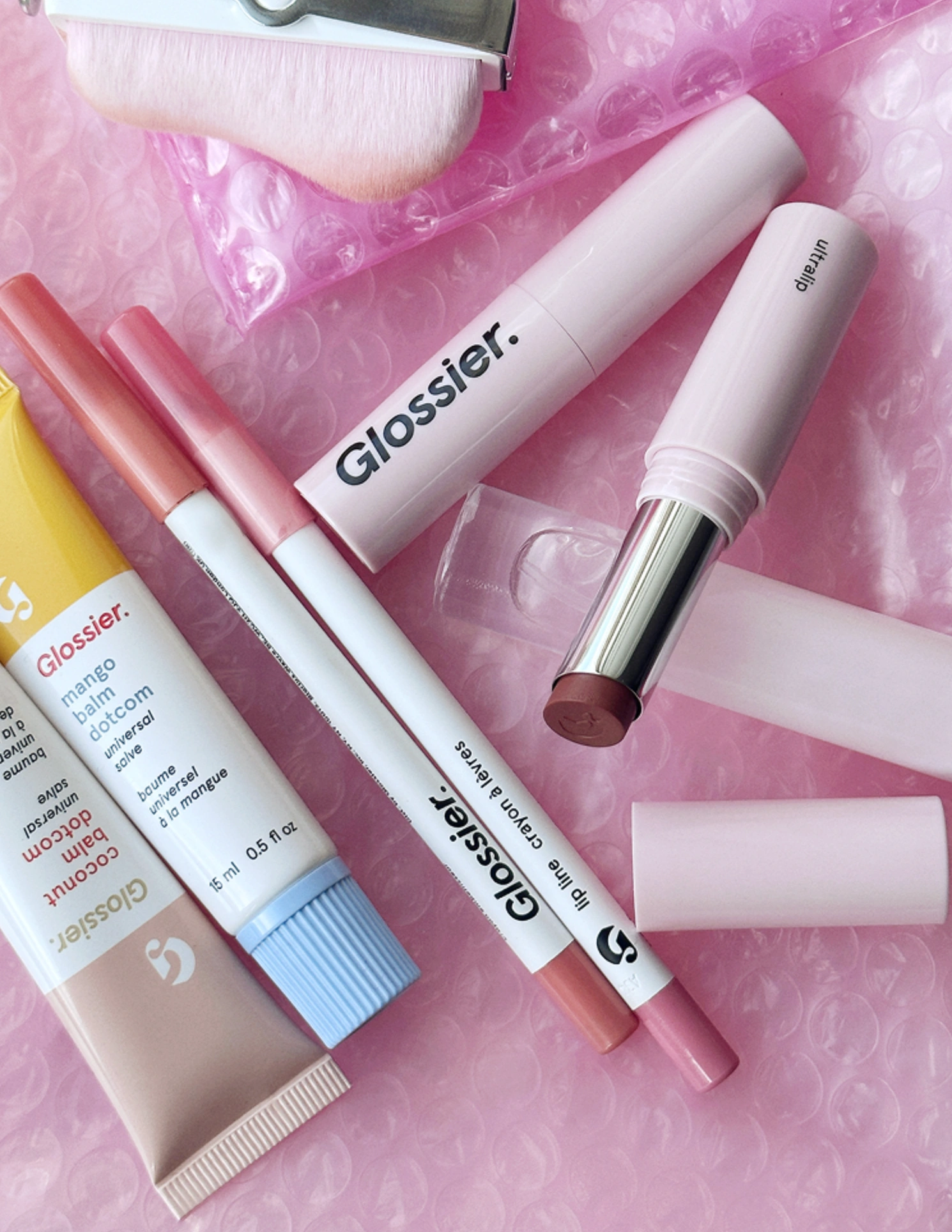 Glossier Beauty Business Model Built Entirely on Community and Word of Mouth